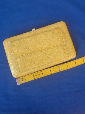 Vintage The Metropolitan Hard Case Clamshell Clutch Wallet – Yellow Croc Embosse